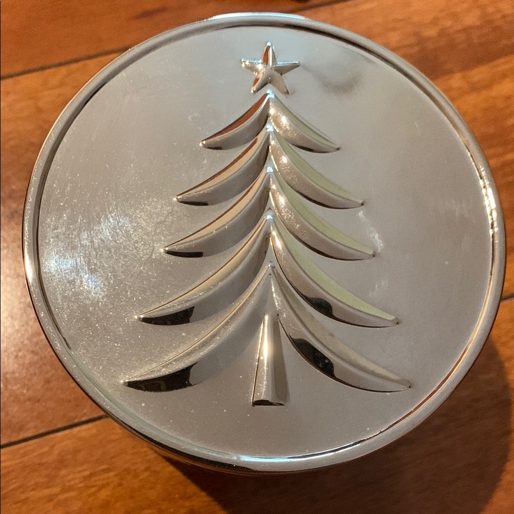 Bath & Body Works Snowflakes & Citrus Candle - Picture 3 of 7